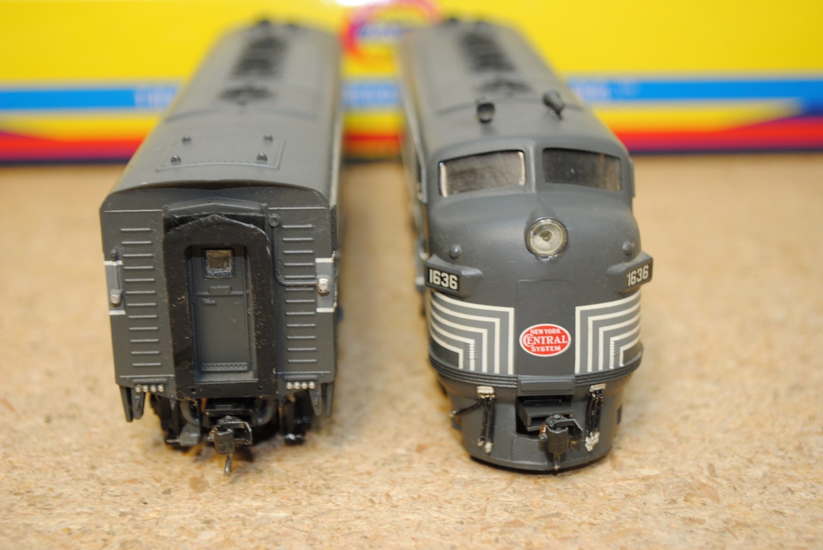 Athearn ATH76105 New York Central #1636 & 2420 F-7A/F-7B Diesel Loco Set HO RTR