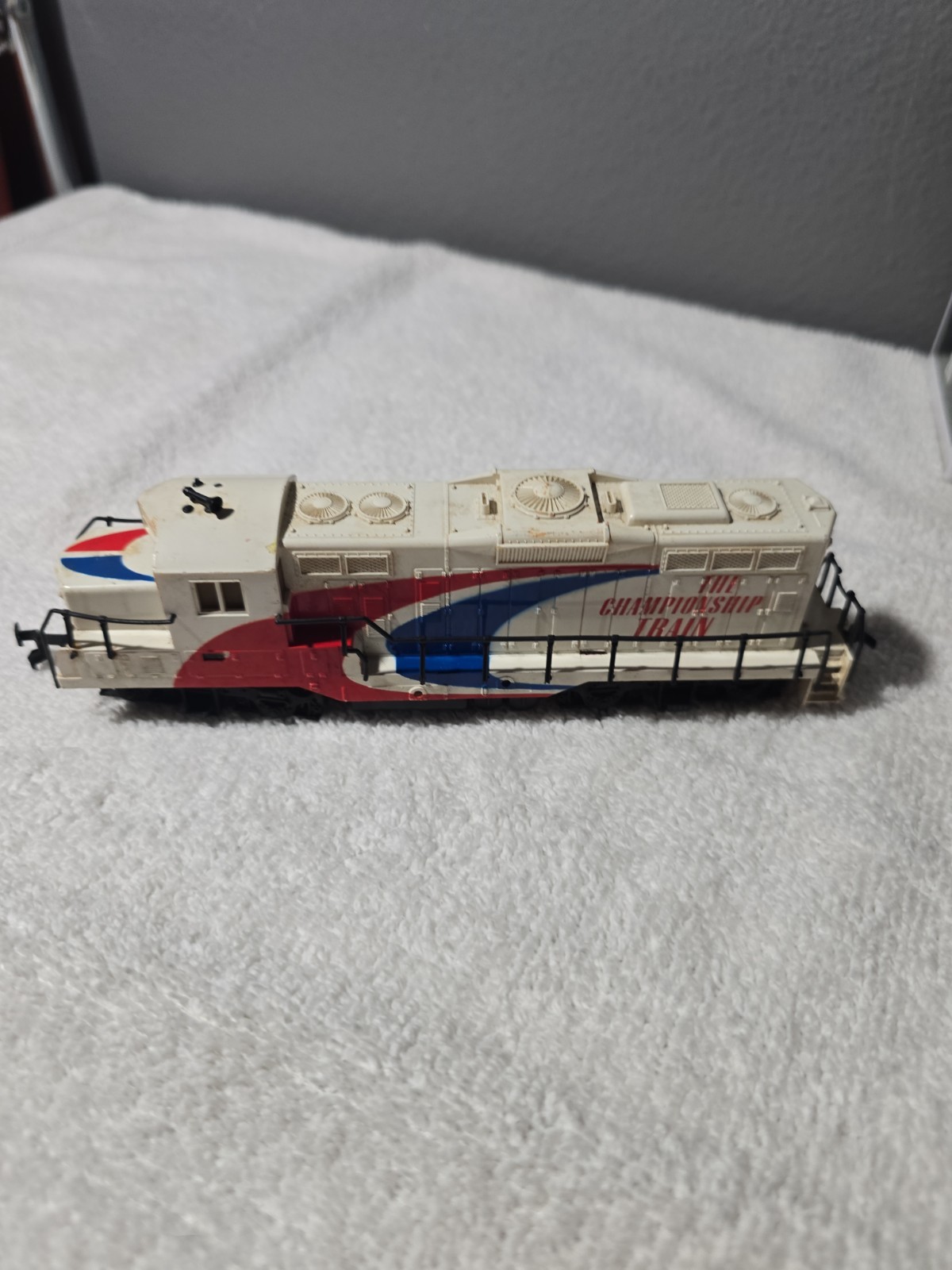 COX HO Scale The Championship Train GP-9 Diesel Locomotive Engine