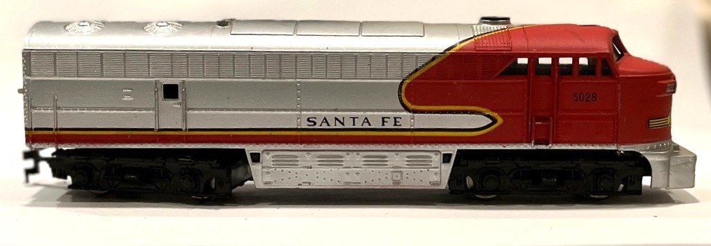 Vintage Model Train: AHM HO Santa Fe 5028 Diesel Locomotive Train Engine