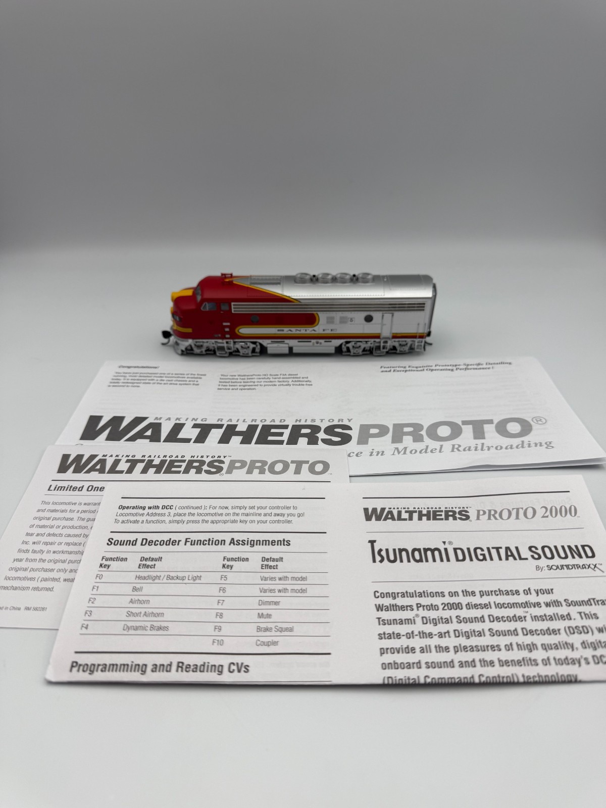 HO Walthers Proto 2000 Modernized F3A Santa Fe #16-L. Factory DCC/Sound. NIB