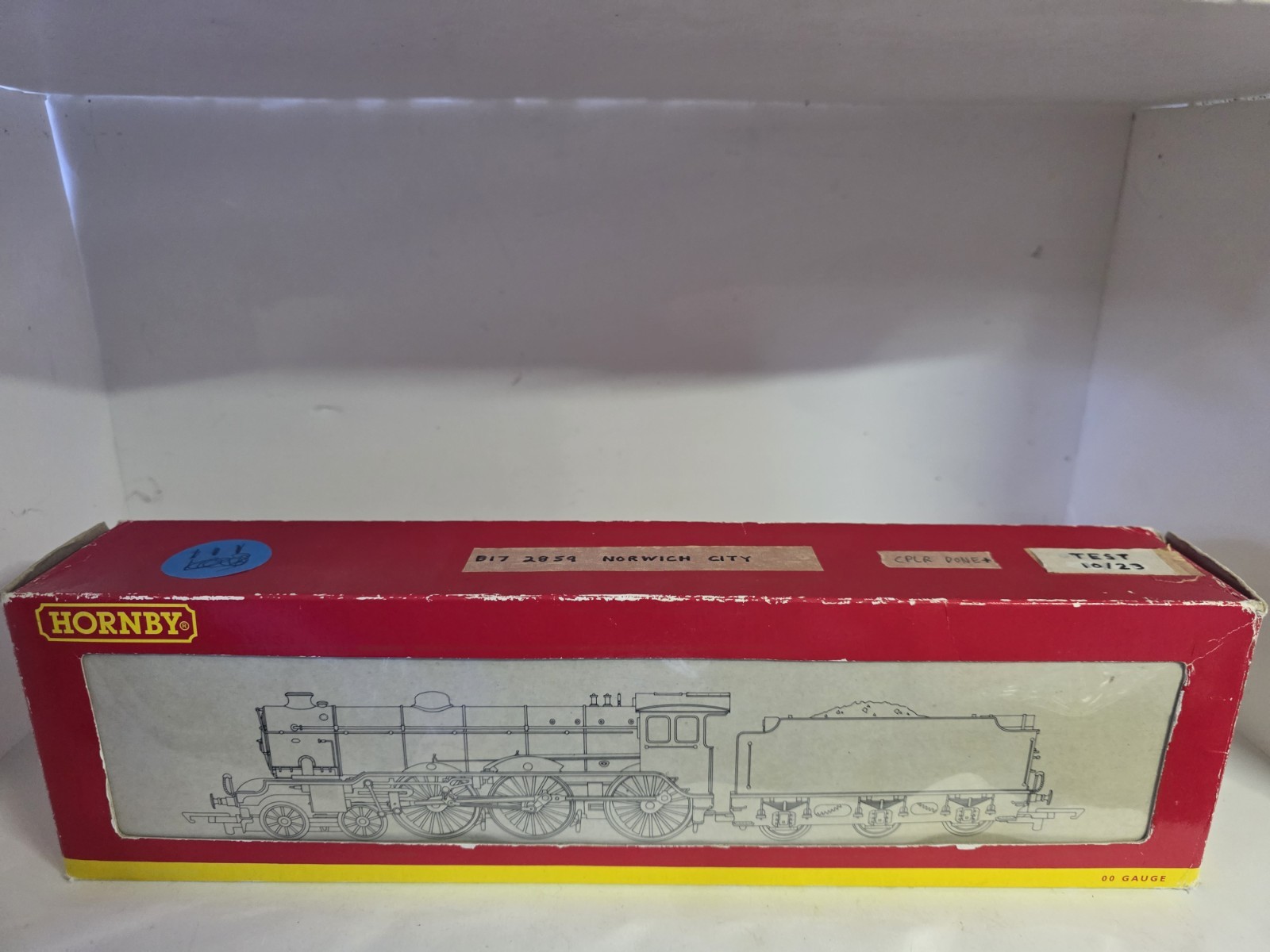 Hornby LNER Class B17/4 Norwich City Steam Locomotive OO SCALE DC