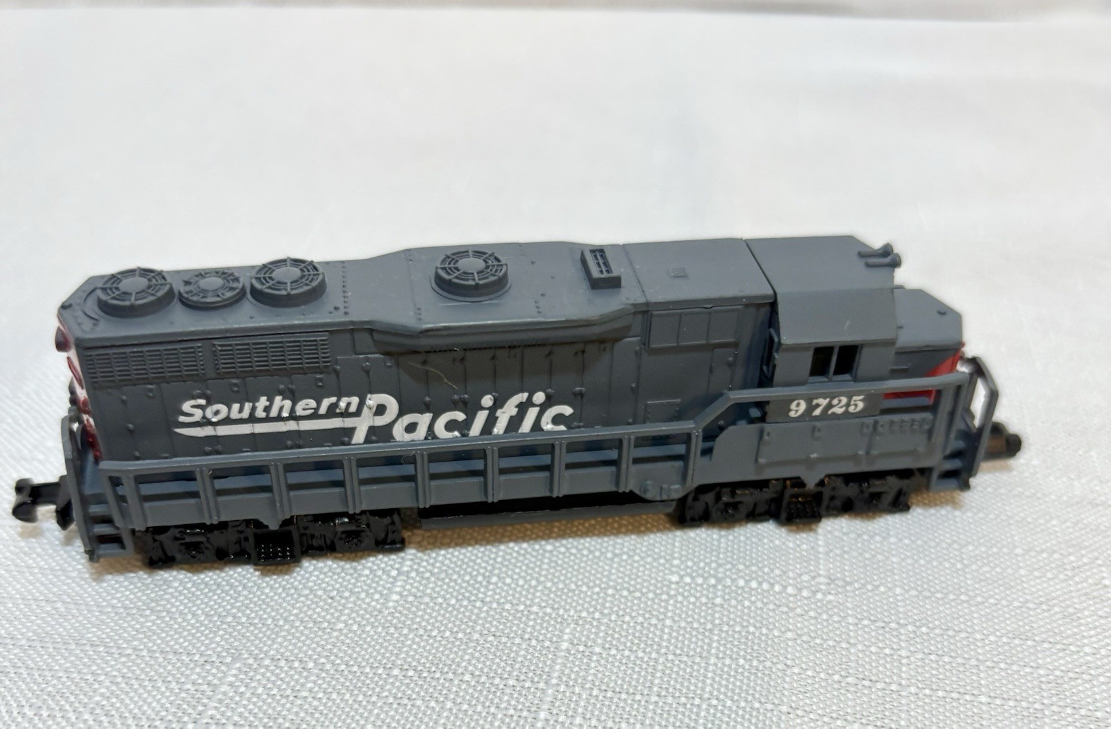 High Speed Metal Products N Scale Model Southern Pacific Diesel Locomotive