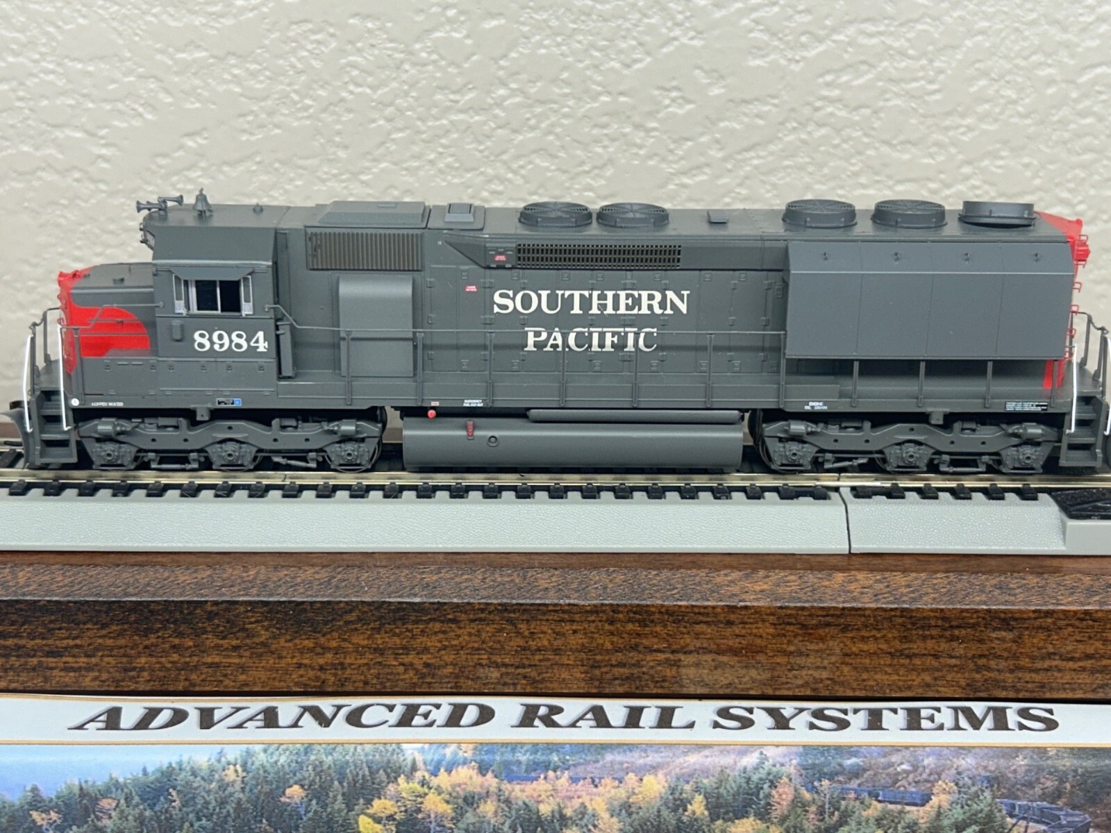 SOUTHEN PACIFIC – SP ” ELEPHANT EARS ” – SD45 LOCO DC/DCC Ready HO Scale NEW OOP