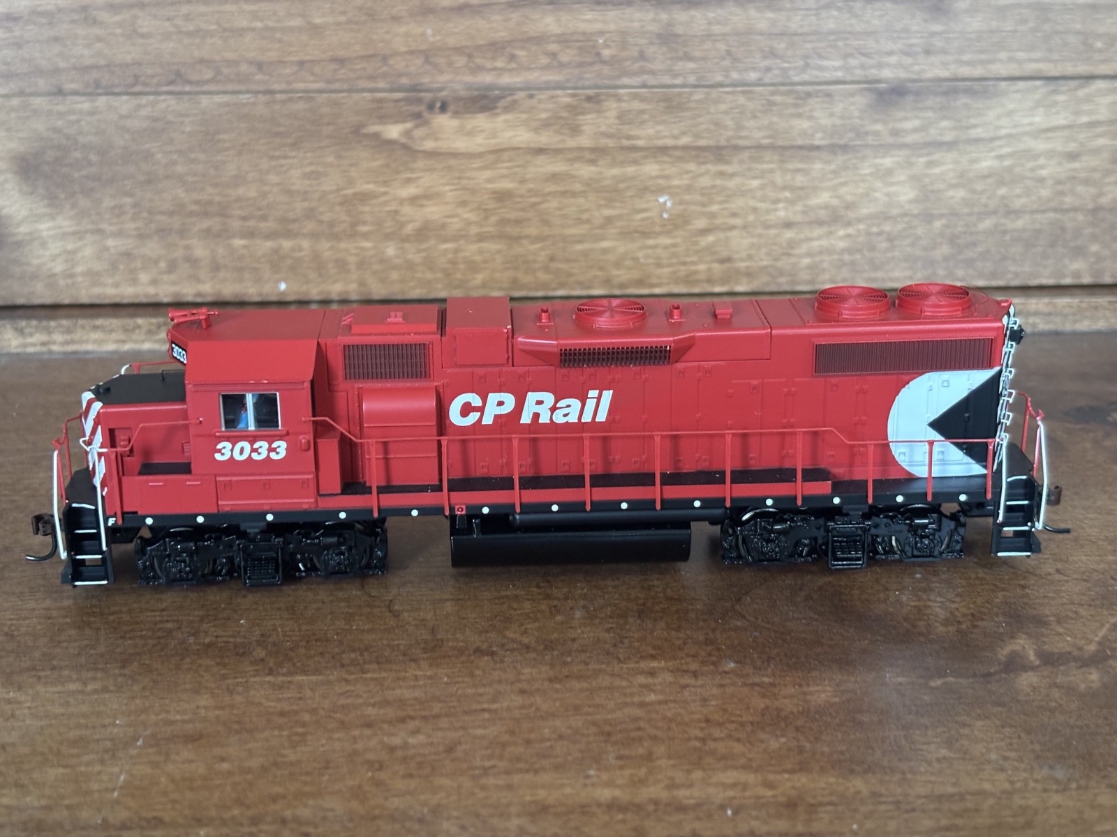 Athearn HO Canadian Pacific GP38-2 Locomotive #3033 Runs Well NO HEADLIGHT