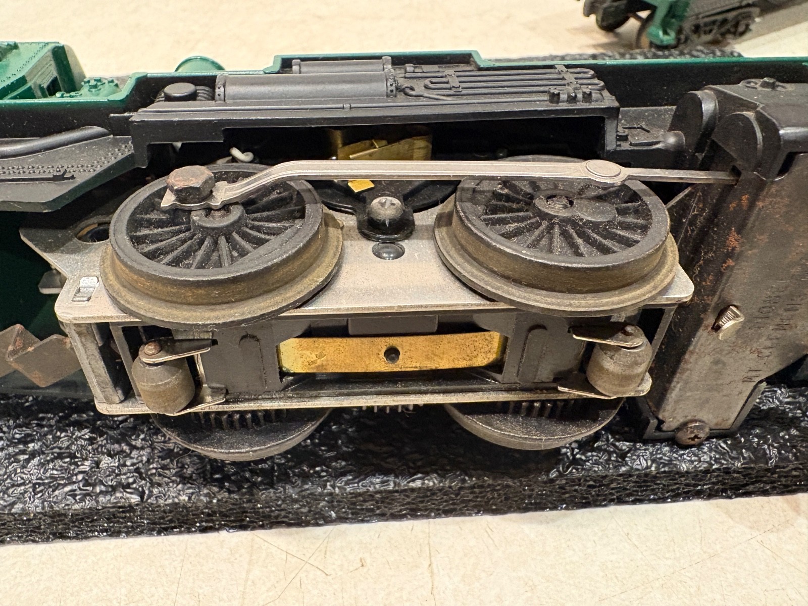 Vintage Lionel #8302 Green Steam Engine w/”Southern” Coal Tender Car