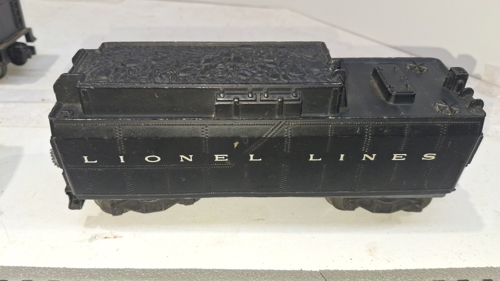 Lionel 6026W Tender damaged coupler untested looks to be in good shape