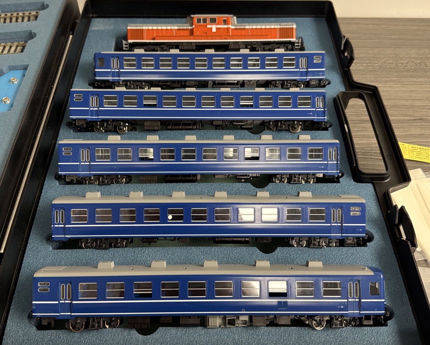 KATO HO Scale Japanese Train Set DD51 & 5 Passenger cars & UniTrack Custom Set