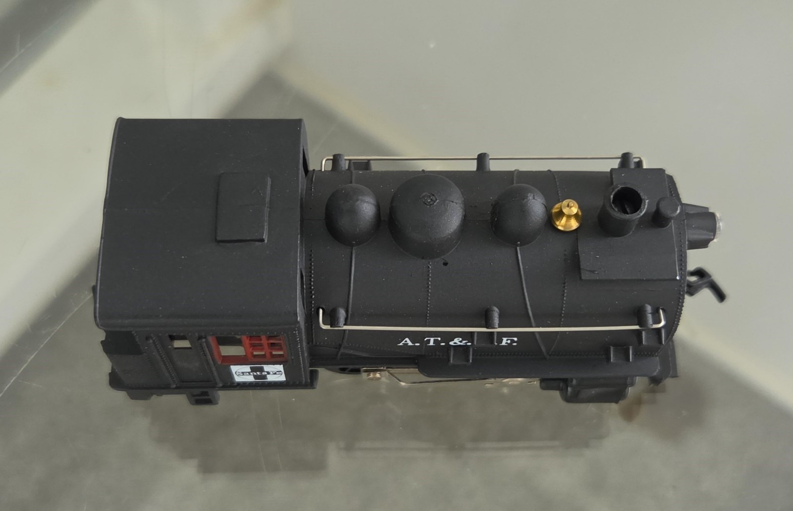VINTAGE LIFE LIKE A.T. & S.F. #8302 DOCKSIDE HO POWERED LOCOMOTIVE M/NM IN BOX