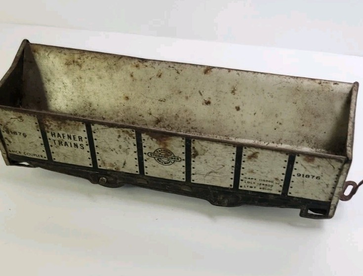 HAFNER WYANDOTTE O TIN WIND-UP TRAIN CAR