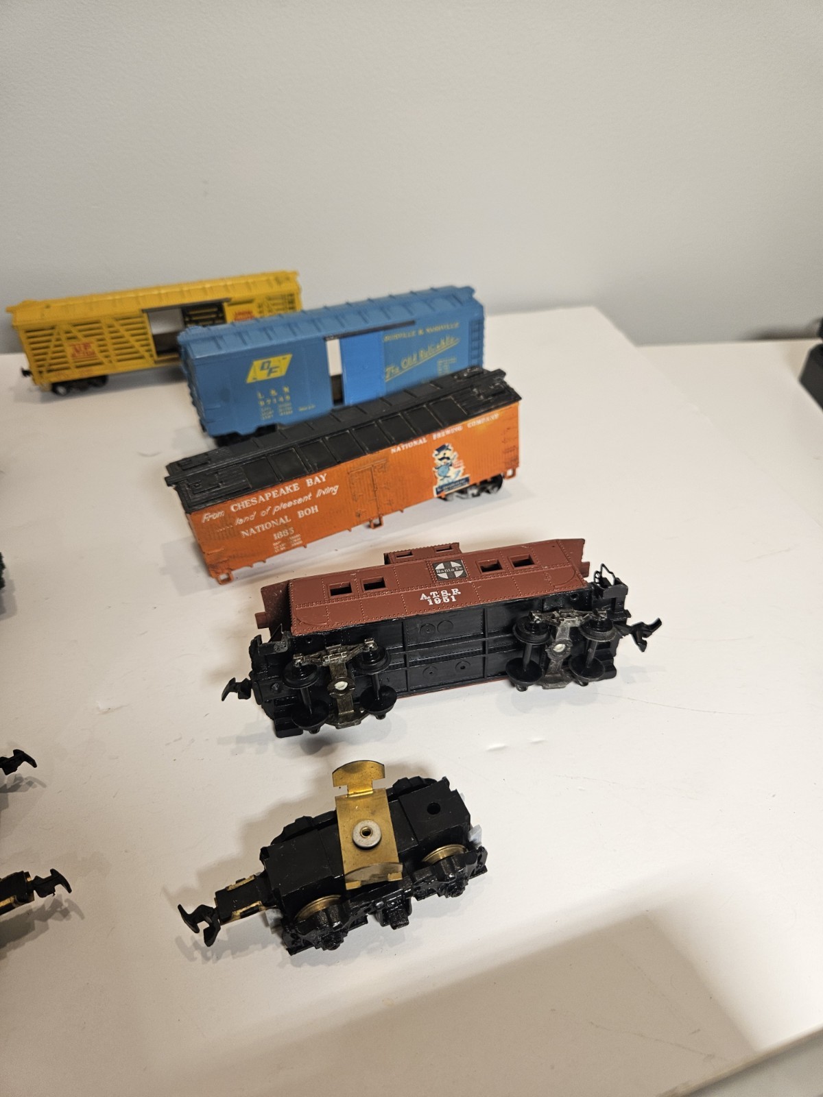 Vintage HO scale Locomotive Power/Dummy Junk Lot – Untested – Unknown if working