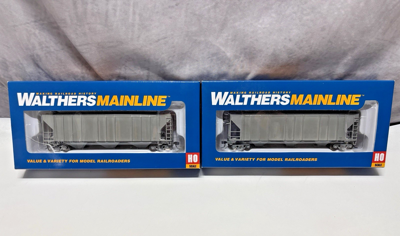 Two Walthers HO 54′ Union Pacific Covered Hoppers #21897 & #21772 NEW BX-20