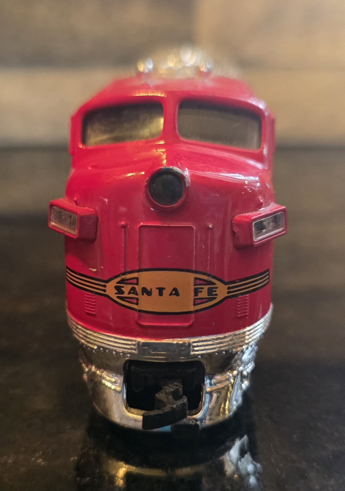 Santa Fe 307 HO Diesel Locomotive Red Silver Plastic Model Train Engine