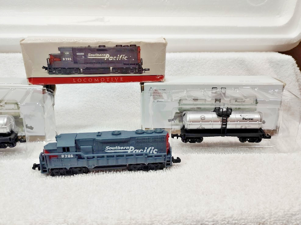 N Scale High Speed Southern Pacific # 9725 Diesel & Tank Car In Original Boxes