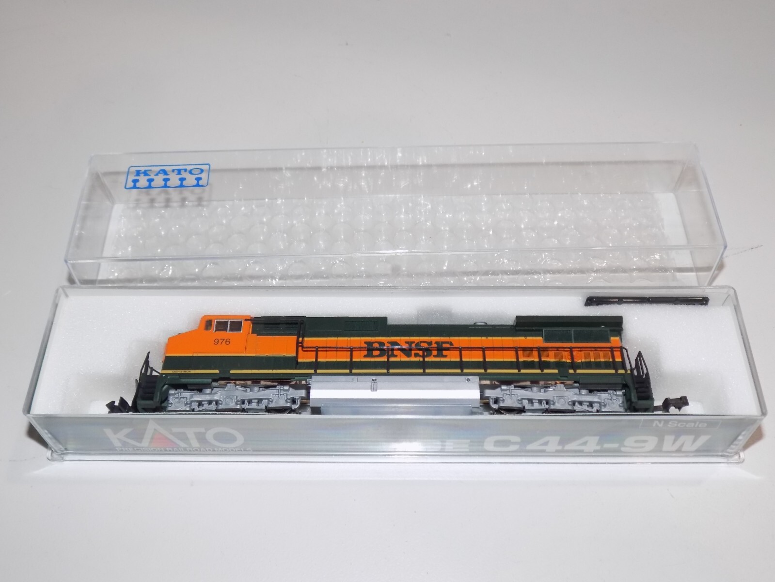 KATO N Scale Diesel Locomotive 176-3801 C44-9W BNSF #976 BOXED NIB