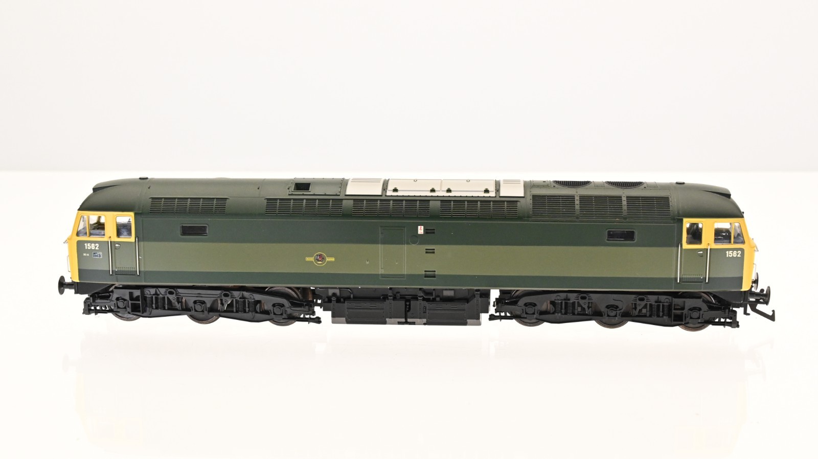Heljan Class 47 Diesel Two Tone Green OO scale