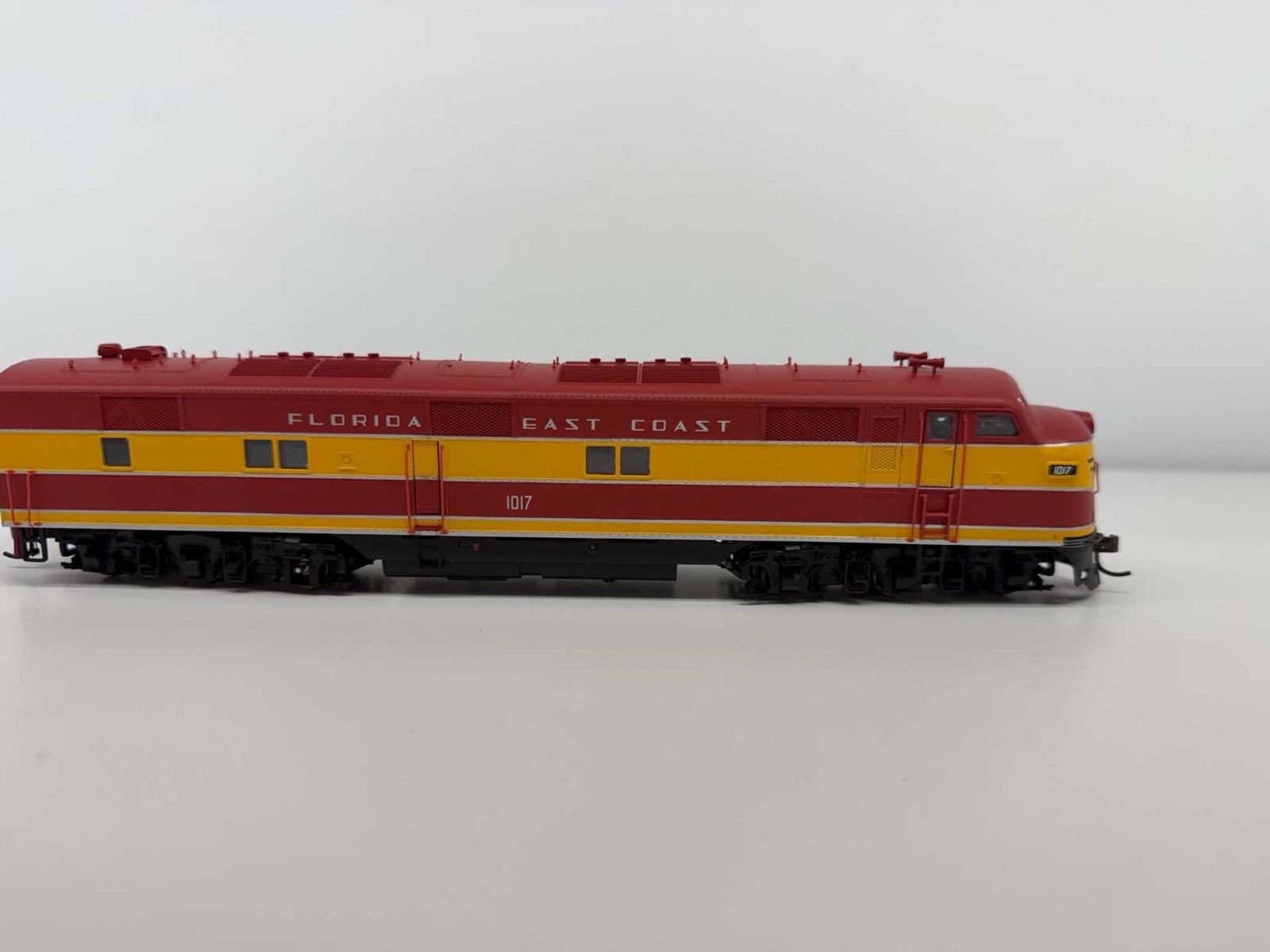 HO Proto 2000 E7 Diesel Locomotive #21079 Florida East Coast FEC #1017 A-Unit