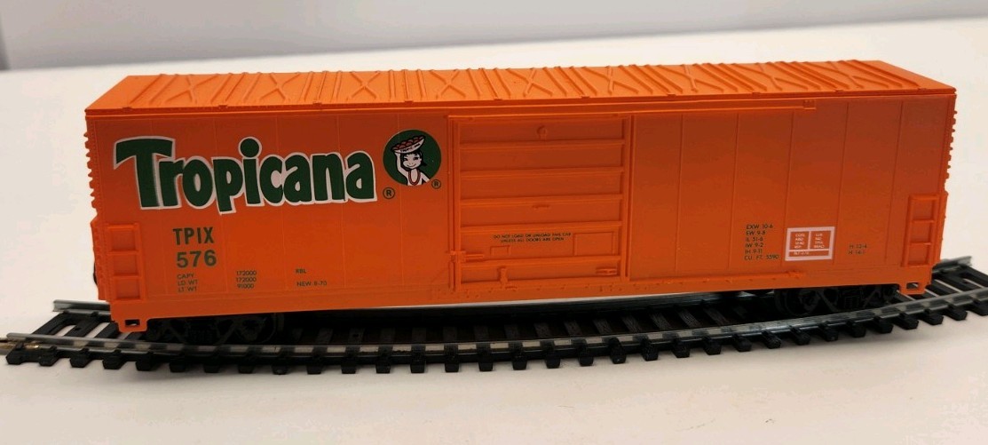 Life Like HO TROPICANA REFRIGERATED REEFER BOX CAR UNUSED B95
