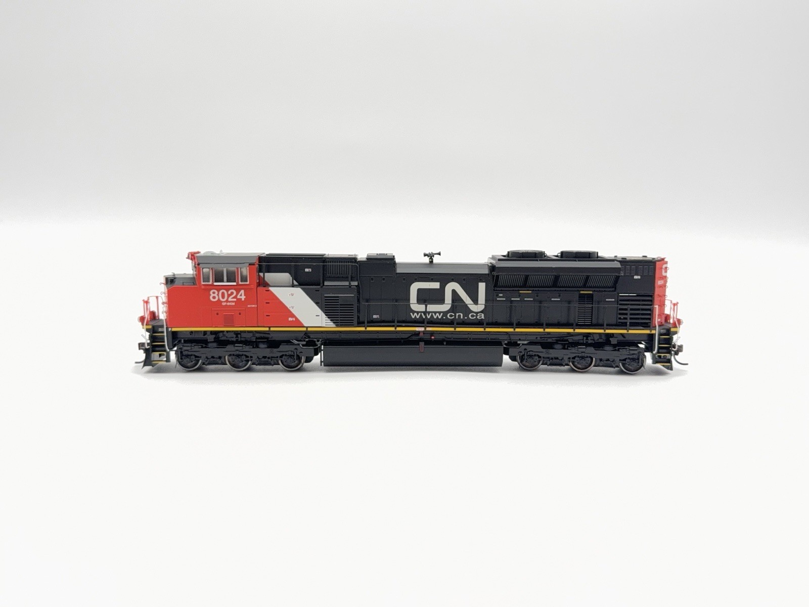 Genesis – HO – CN – EMD SD70M-2 Diesel Loco #8024 – Train G68628