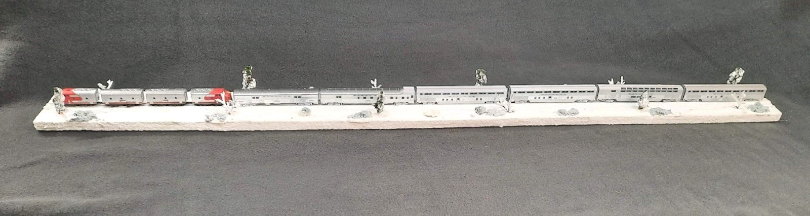 Z SCALE 36″ DISPLAY DIORAMA -“WINTER SNOW SCENE” – FOR ANY Z SCALE TRAINS