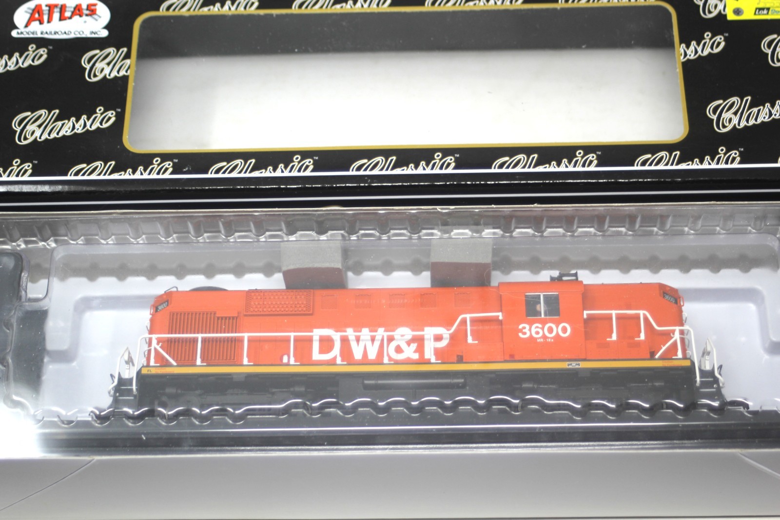 Atlas Gold – Duluth Winnipeg & Pacific ALCO RS-11 Locomotive #3600 – DCC & Sound