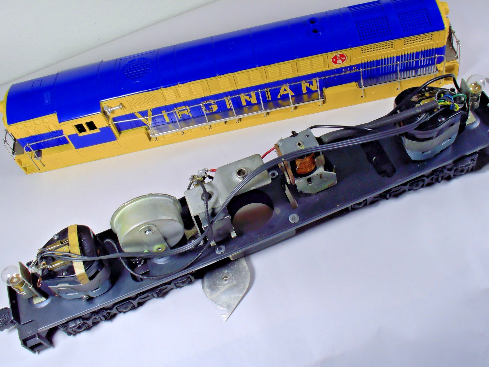 Vintage Original Lionel Postwar 2331 FM Virginian Diesel HIGH CONDITION