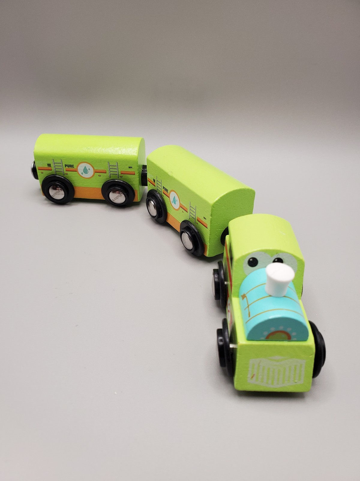 Quercia Delvigne J’Adore Locomotive & 2 Tank Cars Magnetic Wooden Toy Train Set