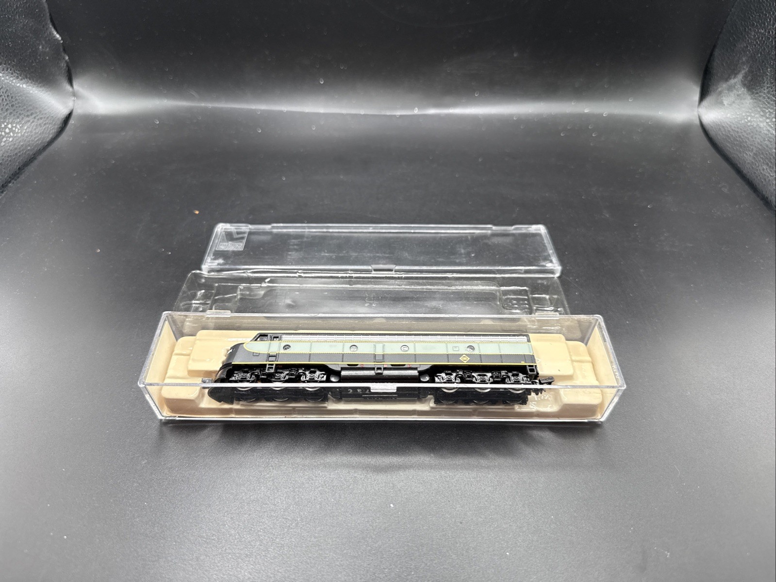 N Scale Life-Like 7186 Erie Railway E8A Diesel Locomotive #824 – READ F.29