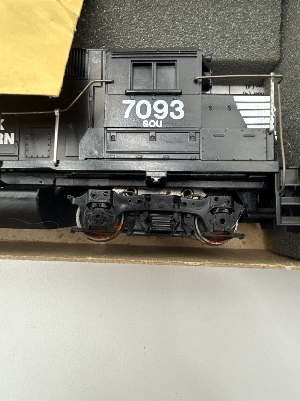 ATHEARN 4630 HO SCALE NORFOLK SOUTHERN GP50 POWERED DIESEL LOCOMOTIVE #7093