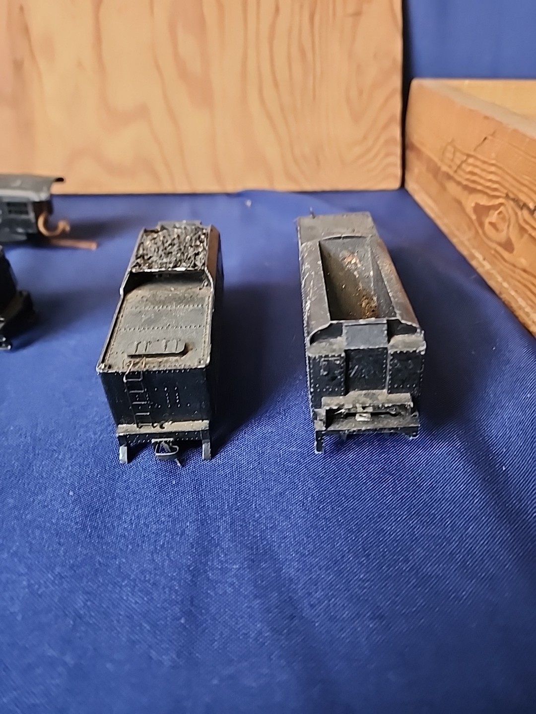 Vintage Set Of Unbranded Train Heavy Metal Locomotive Looks Great Untested 7”