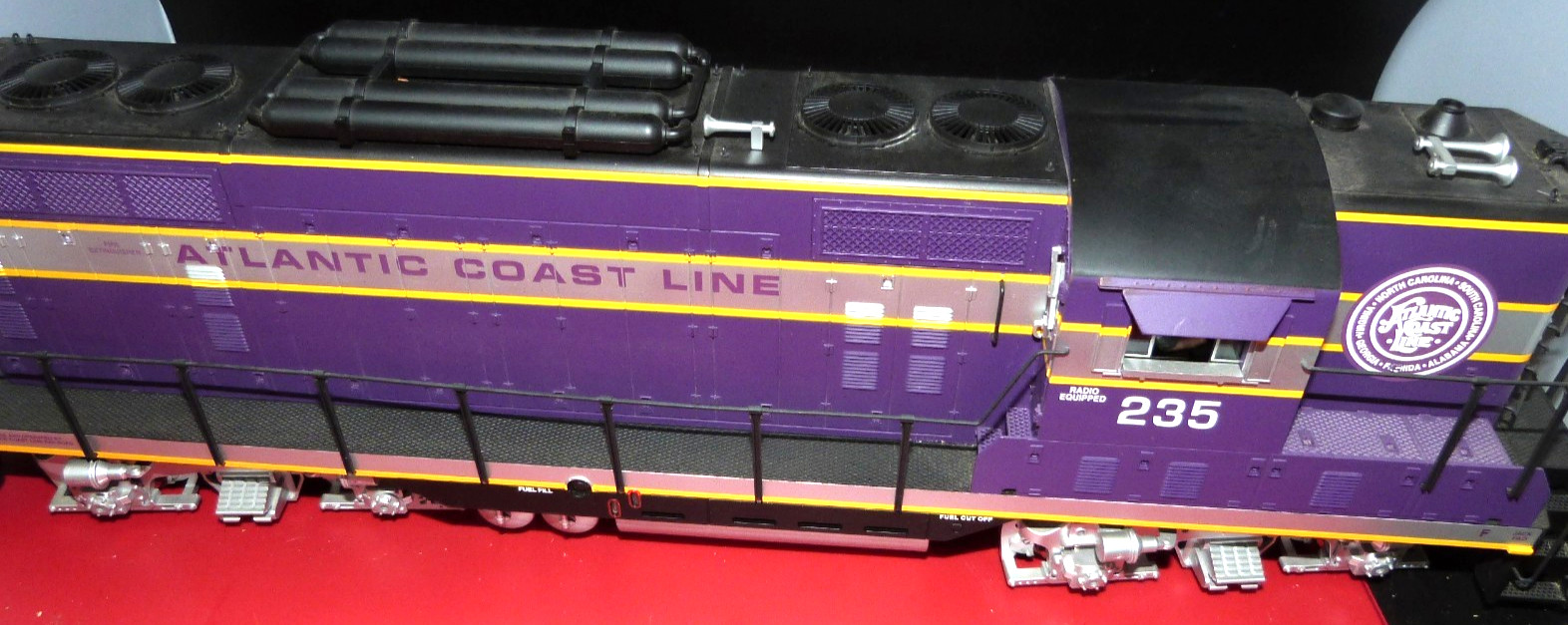 G Scale USA Trains Atlantic Coast Line EMD GP7 Diesel #235