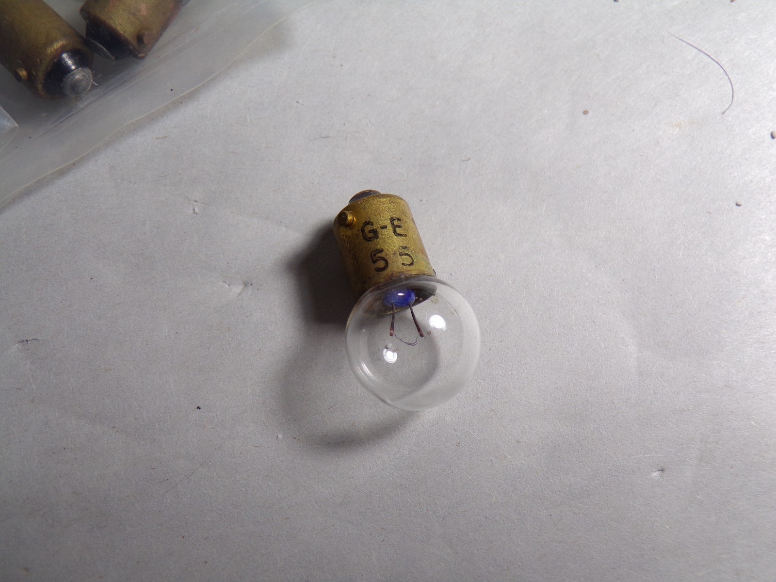 36 Vintage old stock Lionel, American Flyer Toy Train 7-volt Bulbs GE 55 bayonet