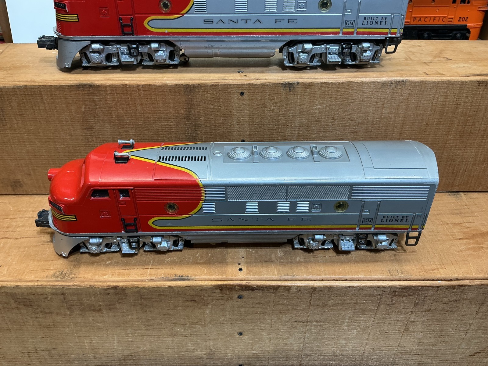 1950’s Lionel SANTA FE 2353 Diesel Locomotive & Dummy & B-Unit 3 Pieces O Gauge