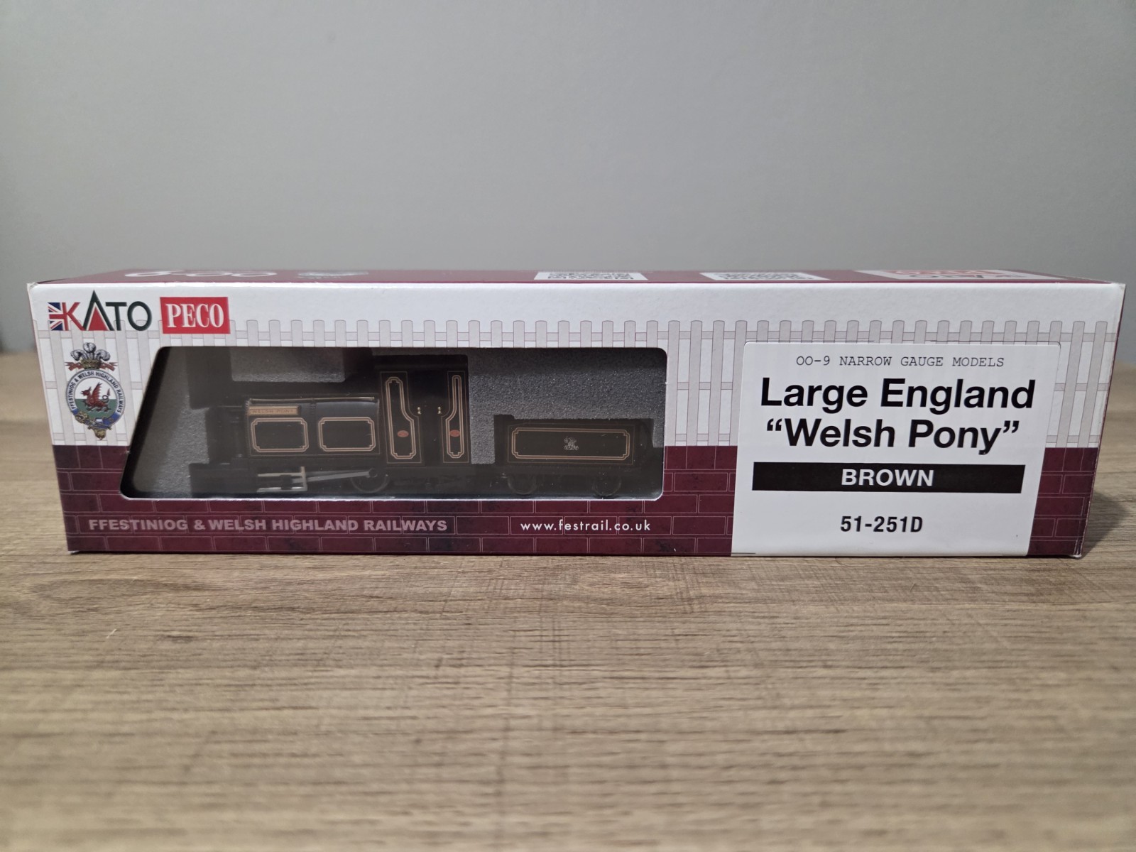 Kato/Peco OO9 Large England ‘Welsh Pony’ Ffestiniog Railway Brown