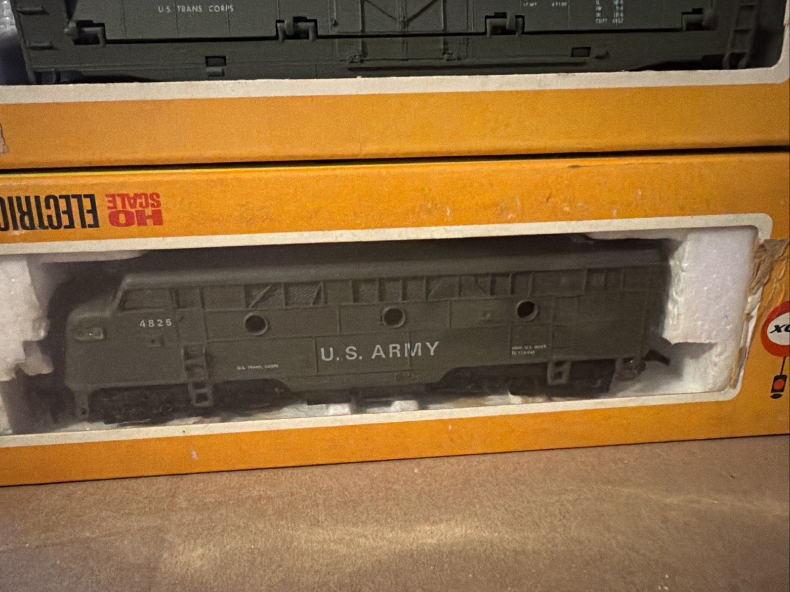 Vintage Cox HO Scale US Army F3 Diesel Locomotive 6111-6 Troop Car Railway Gun