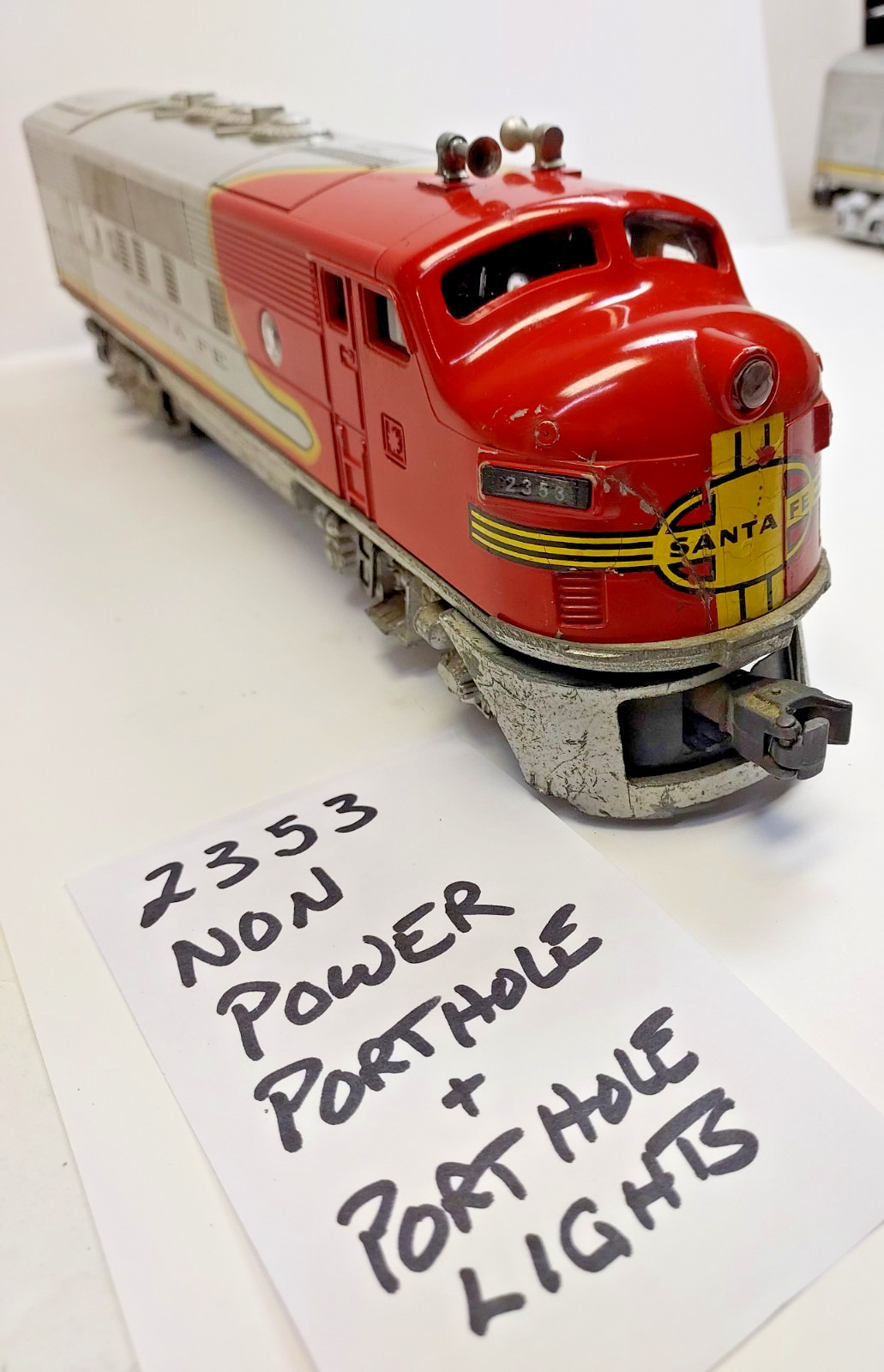 Lionel Sant Fe Non Powered F3 – A unit w/ 2353 Number Boards & Porthole Lights