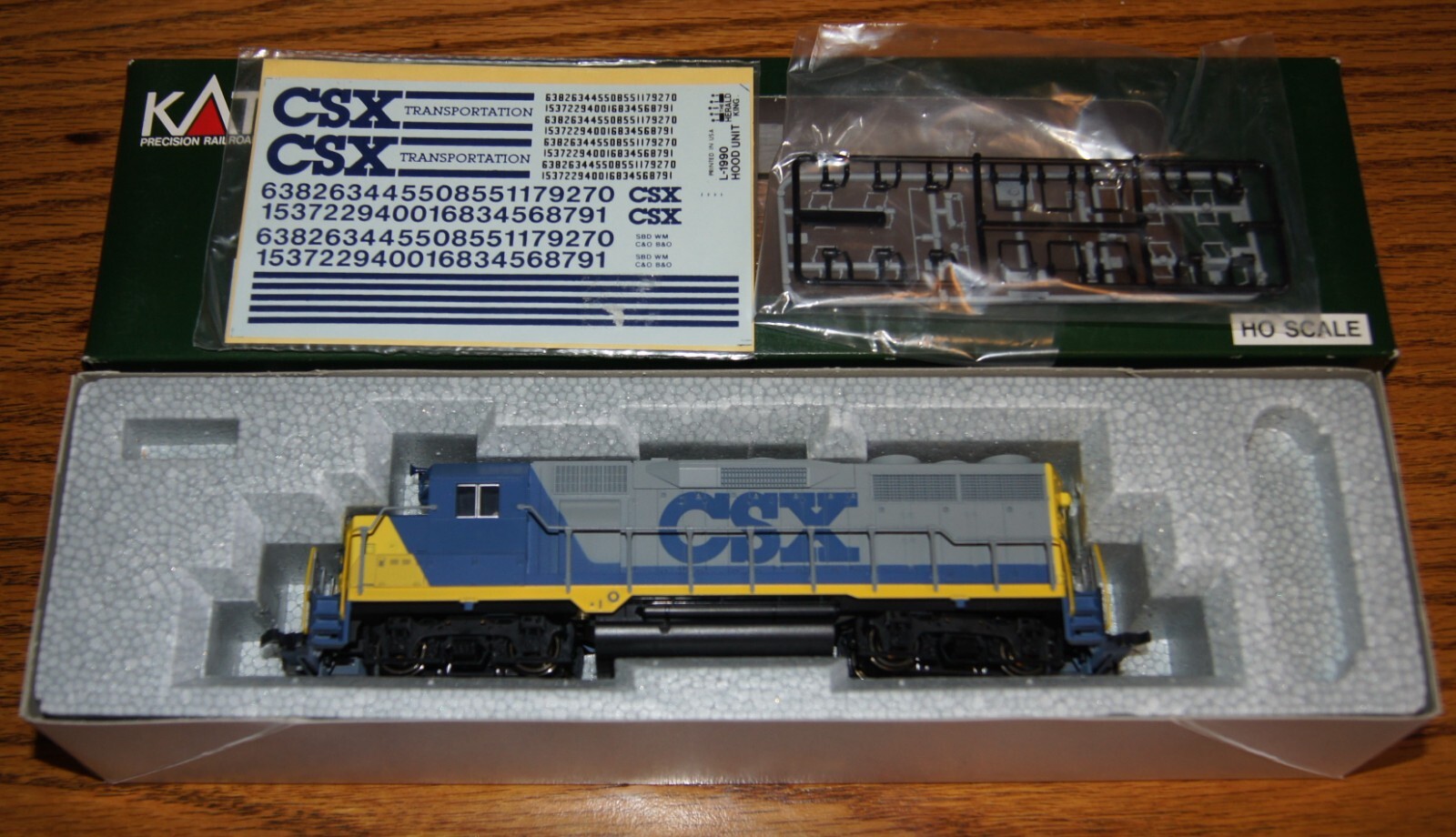 Kato HO Scale GP35 Phase 1a Powered Engine – 37-026