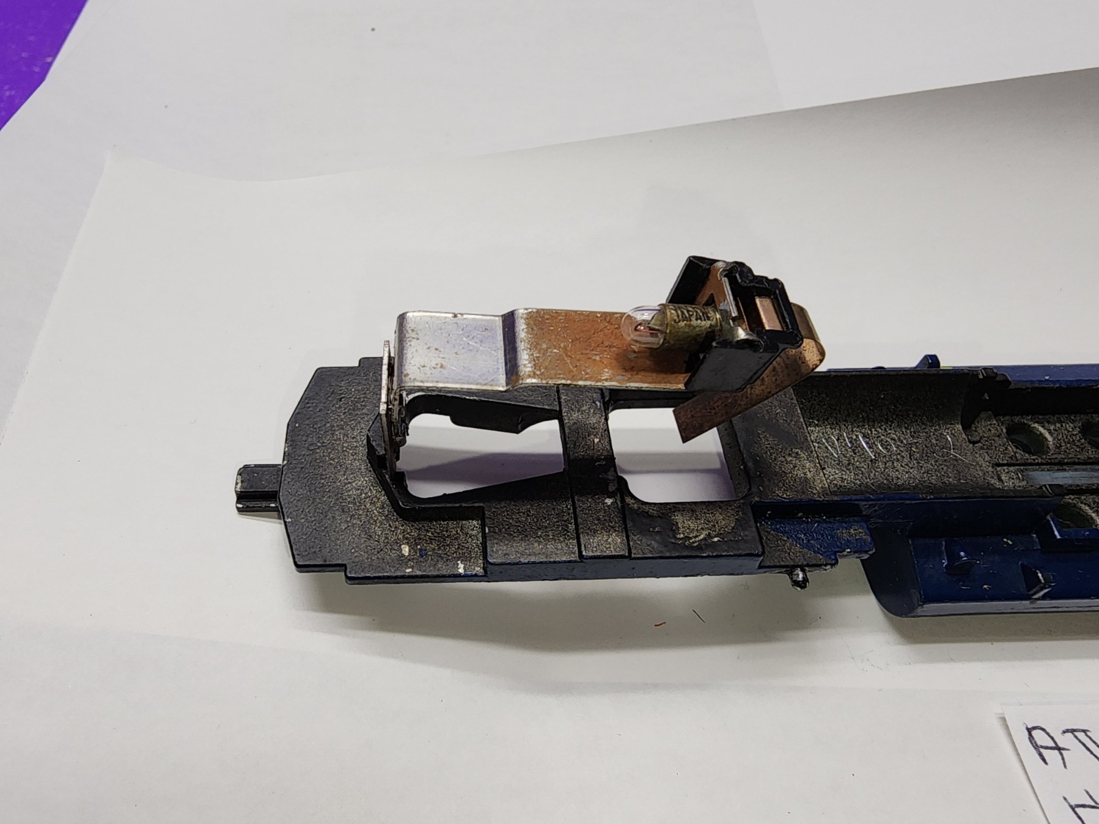 SD40-2 ATHEARN HO SCALE DIECAST METAL UNDERFRAME CHASSIS HEADLIGHT ASSEMBLY LOT