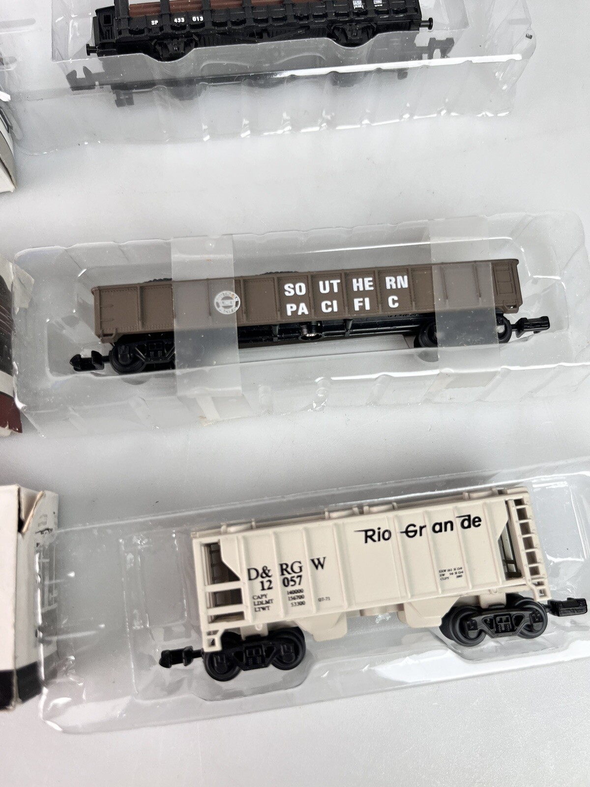 High Speed Southern Pacific Locomotive, Coal, Hopper, Stock, Log Cars