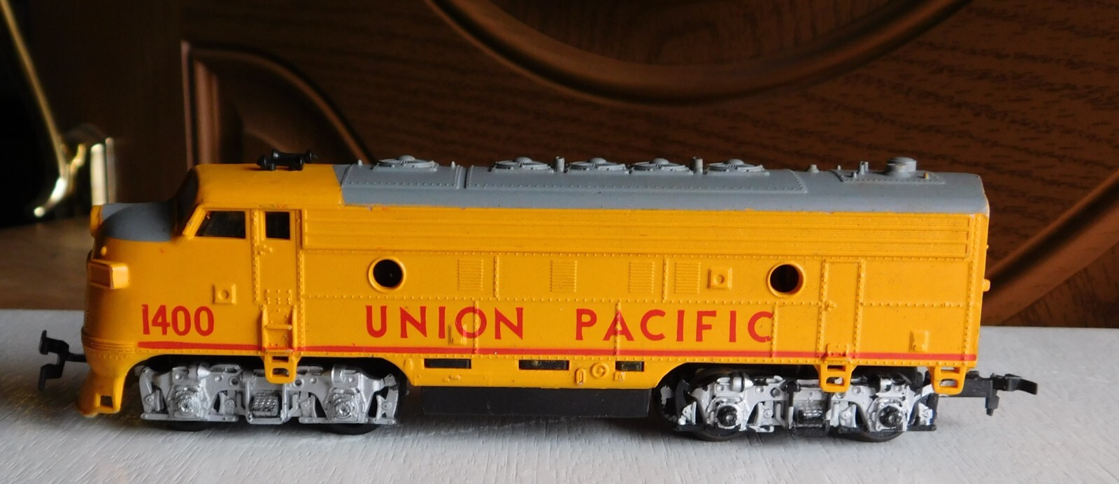 Life-Like F7P Diesel Locomotive ~ UNION PACIFIC ~ Rd# 1400 – Runs well – HO