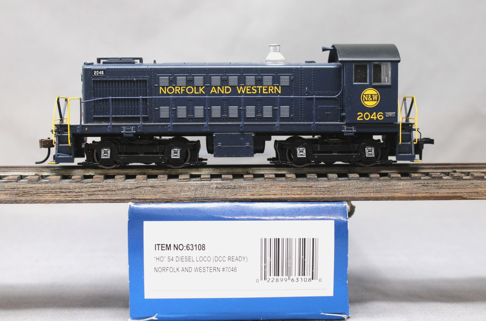 BACHMANN #63108 RARE Norfolk and Western N&W Alco S4 Diesel #2046, DCC READY C8