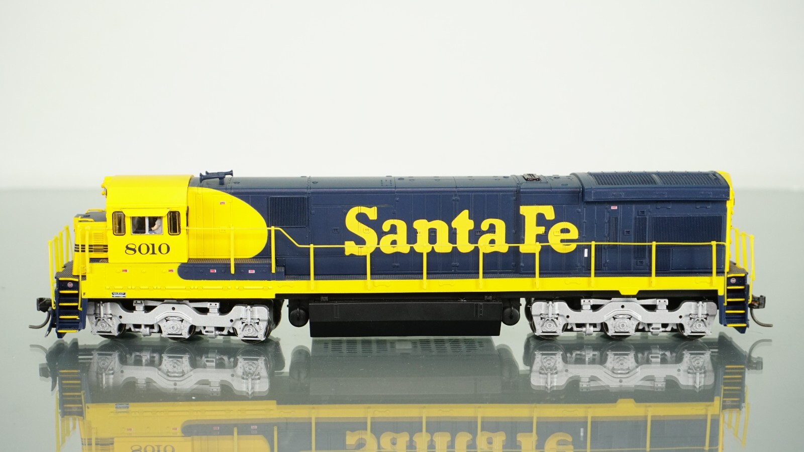 Broadway Limited C30-7 Santa Fe ATSF 8010 DCC w/Sound HO scale