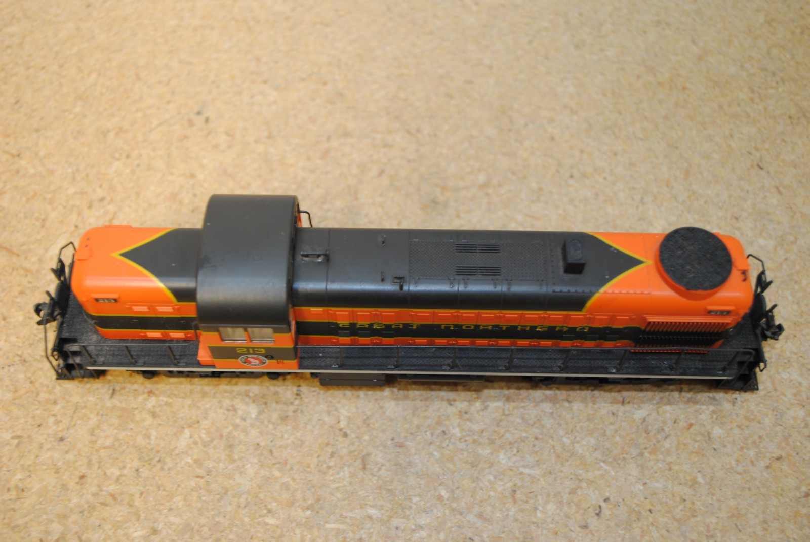 KATO 37-2301 Great Northern #213 ALCO RS-2 Diesel Locomotive HO