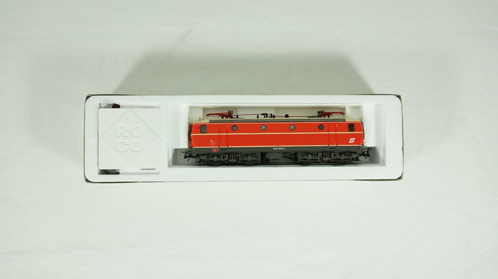 Roco HO Scale OBB Austrian Railway Type 1044 Electric Engine Item 43943 NEW W15