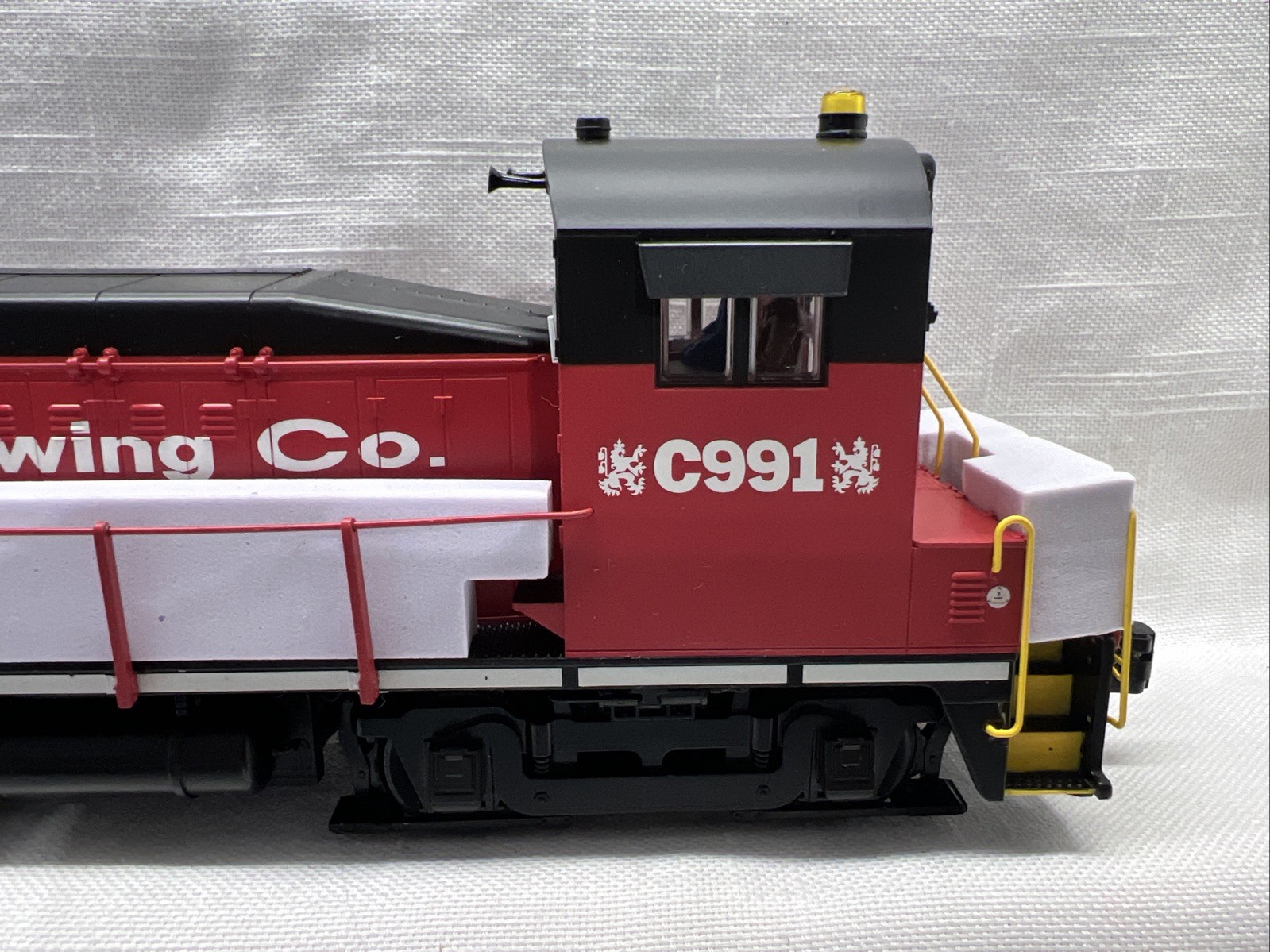 Lionel 2133580 O Gauge Coors SW8 Diesel Engine #C991 with LEGACY NIB