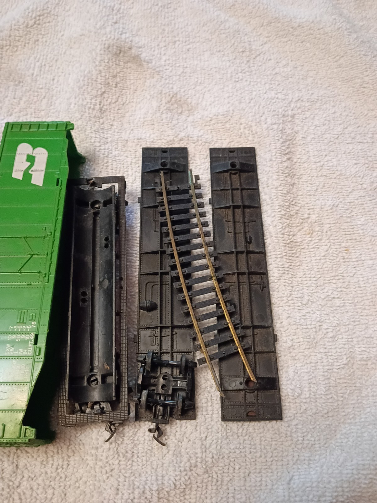 illinois central ho scale locomotives and caboose and other ho parts
