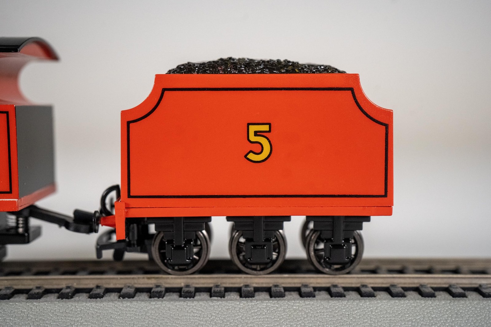 Bachmann HO Scale James The Red Engine Electric Locomotive Moving Eyes 28-58743