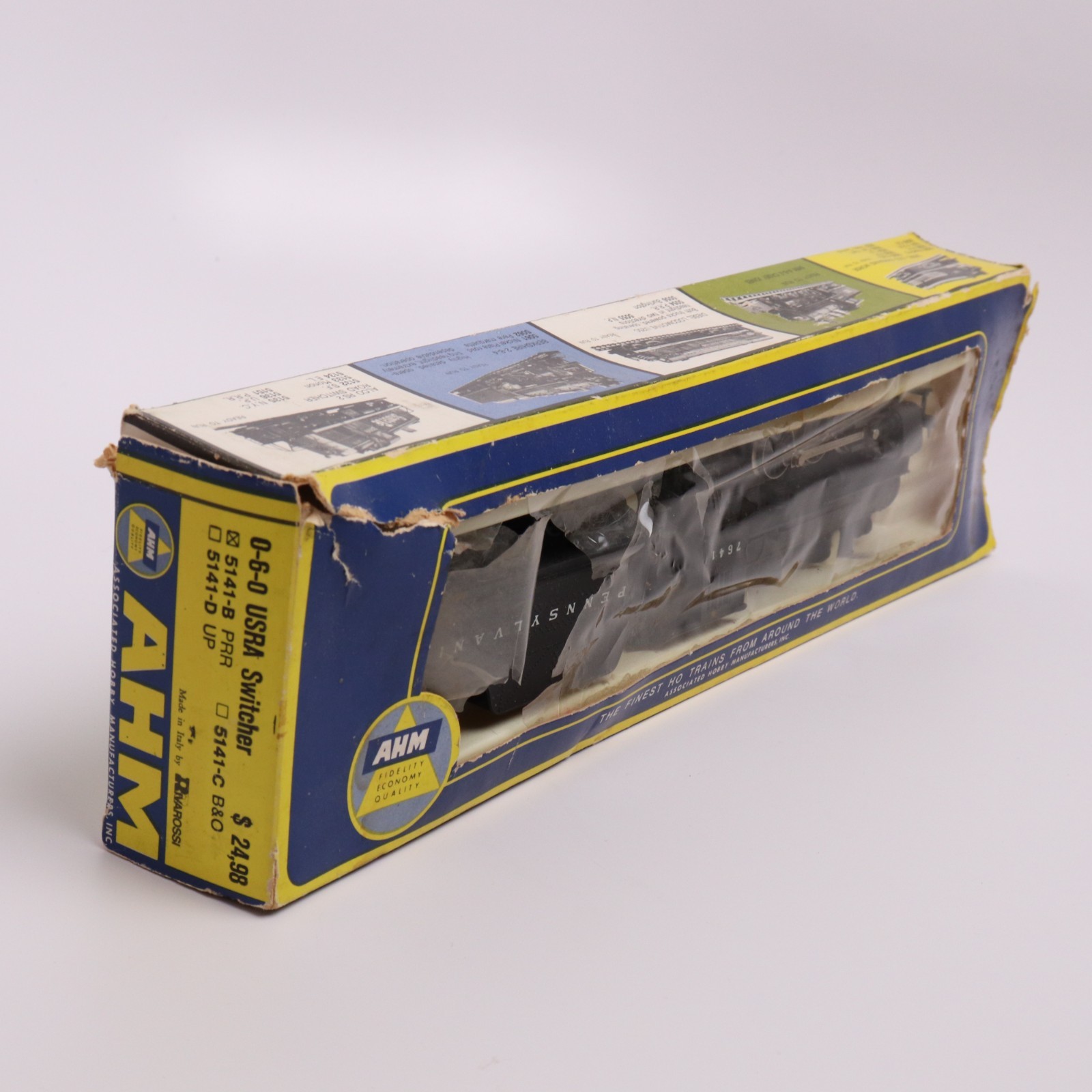AHM HO scale Southern Pacific EMD E8/E9 Locomotive