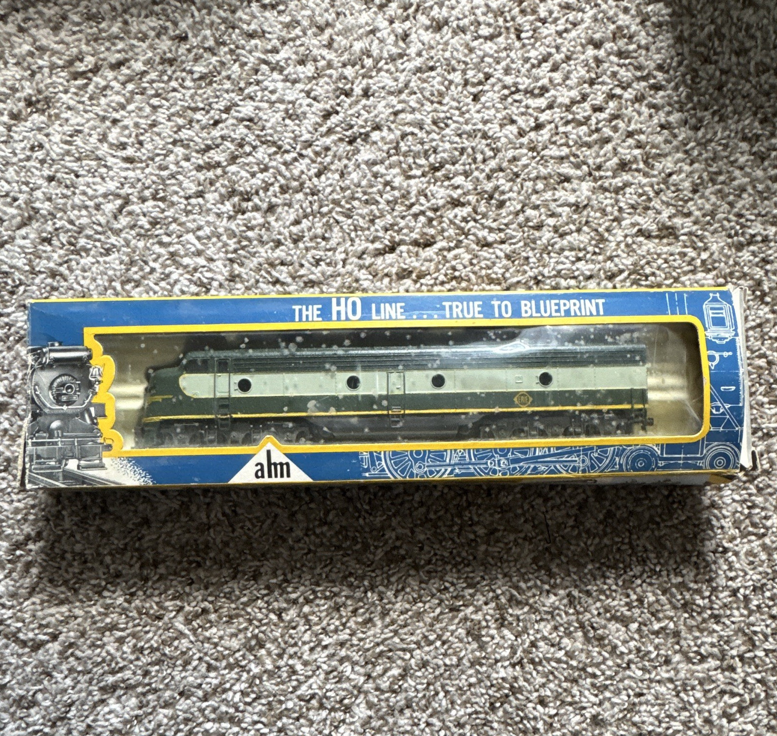 AHM HO 1:87 GM E8/E9 Diesel Locomotive PRR 5121 DC Analog 2-Rail