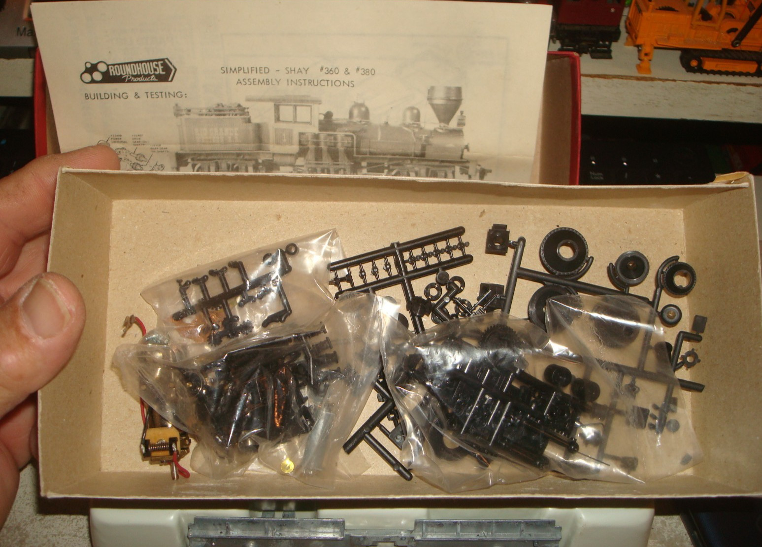 HO. VINTAGE. ROUNDHOUSE. 2 TRUCK SHAY KIT. UNDECORATED. KIT # 360