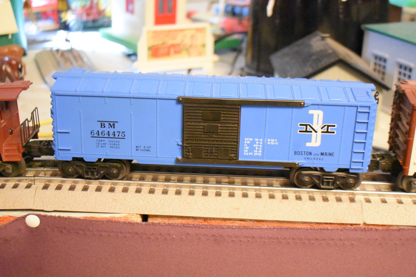 Lionel 2055 steam locomotive & 6026W Tender and 3 rolling stock cars.